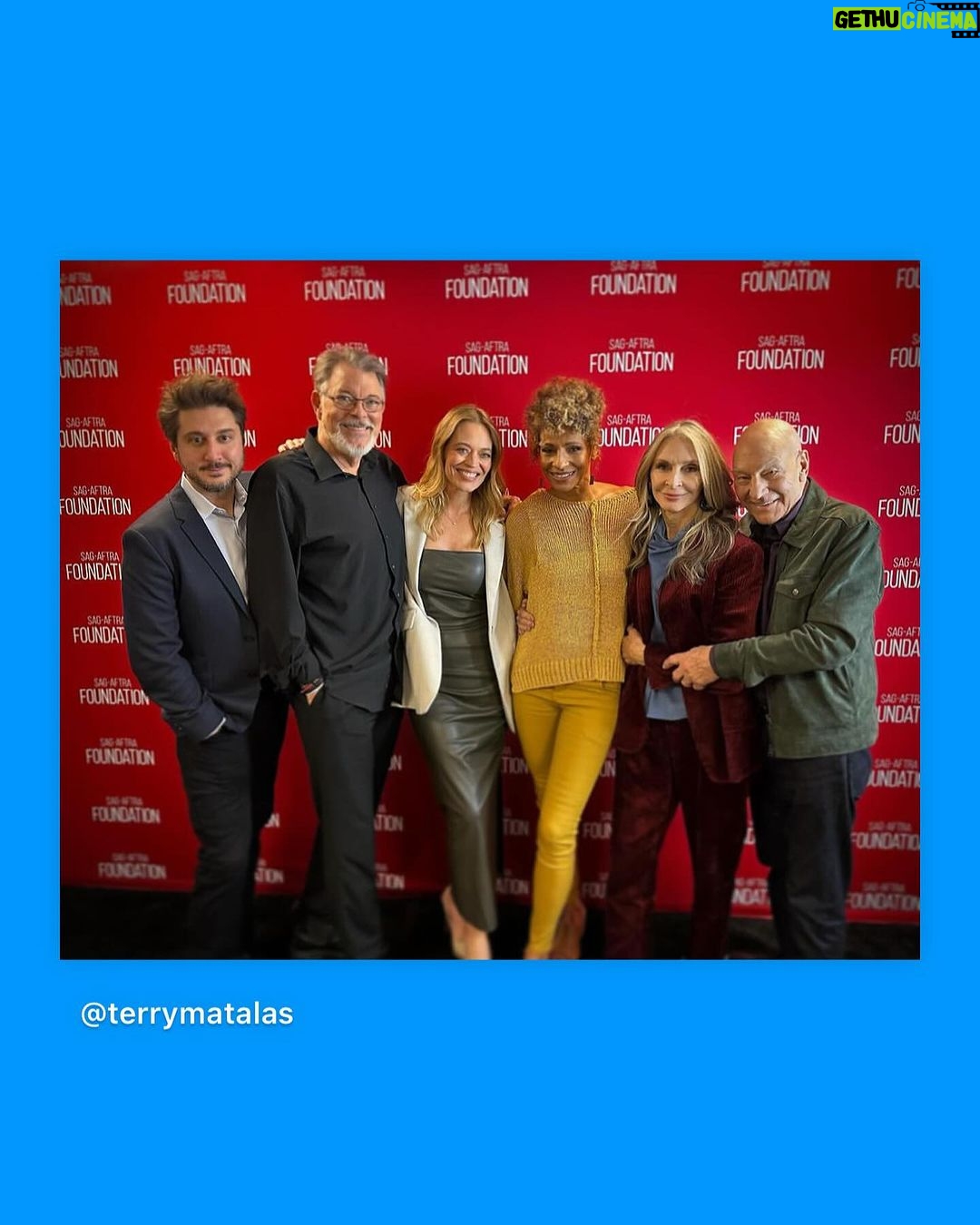 Jeri Ryan Instagram - Yesterday’s SAG Awards screening & panel for “Picard” gave me the BEST surprise when I saw some of my Warner Brothers strike buddies there to support! ❤️✊🏼❤️ Thank you, @iamsage08, @windstriker007 , & @michaelkajganich for coming out!