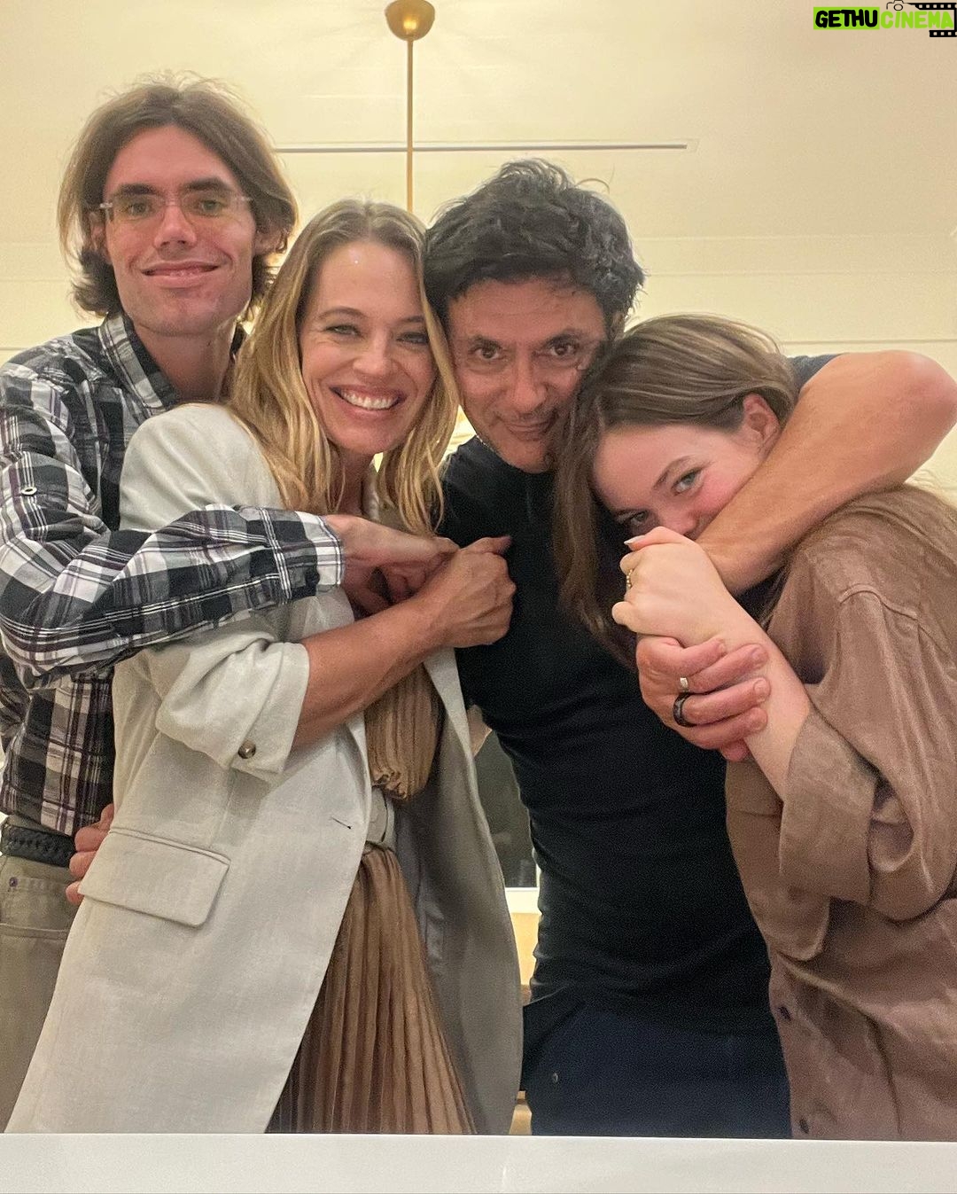 Jeri Ryan Instagram - So thankful for my beautiful family and wonderful friends, near and far. ❤️🍁🦃❤️ I hope you all had a Thanksgiving filled with love.