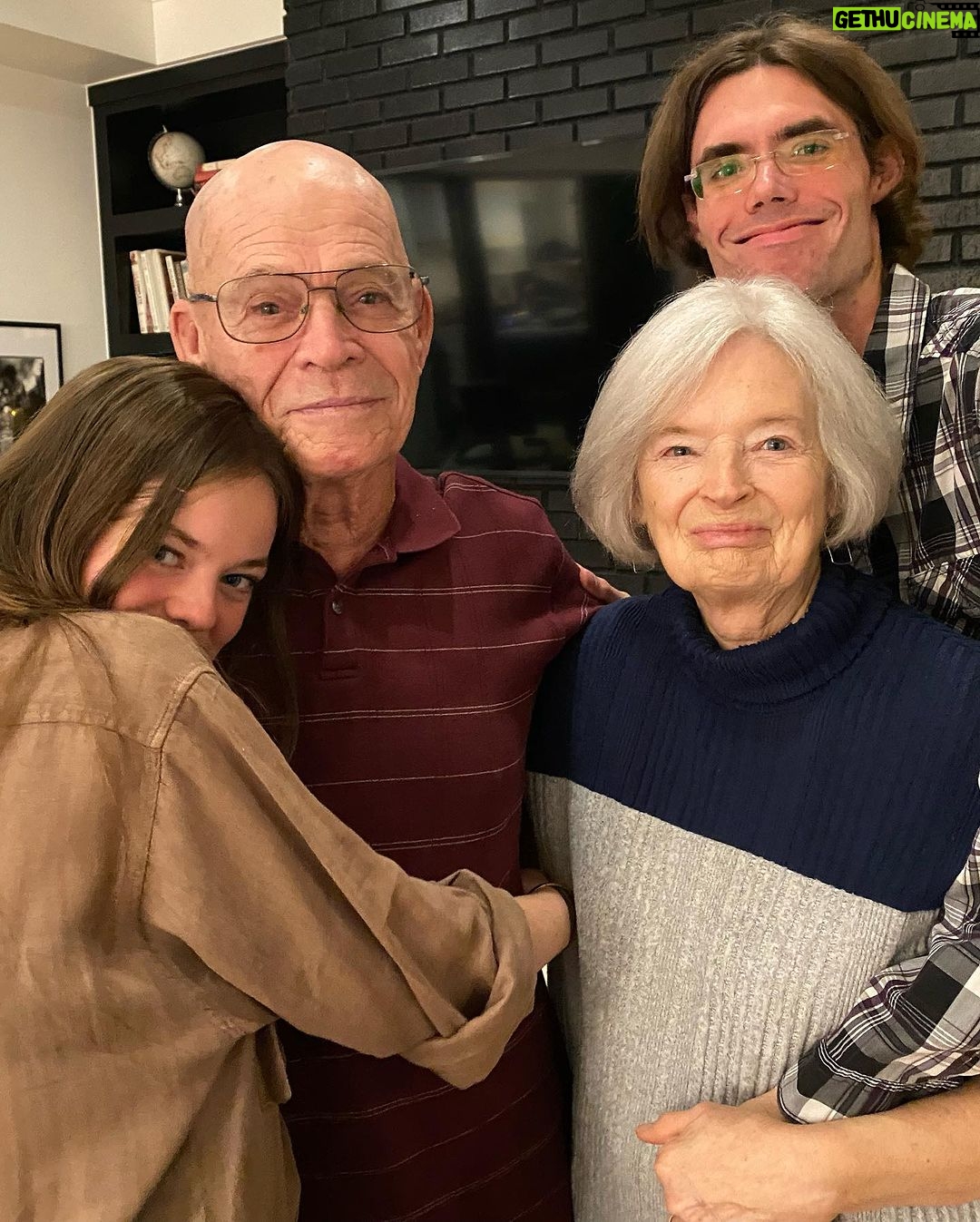 Jeri Ryan Instagram - So thankful for my beautiful family and wonderful friends, near and far. ❤️🍁🦃❤️ I hope you all had a Thanksgiving filled with love.