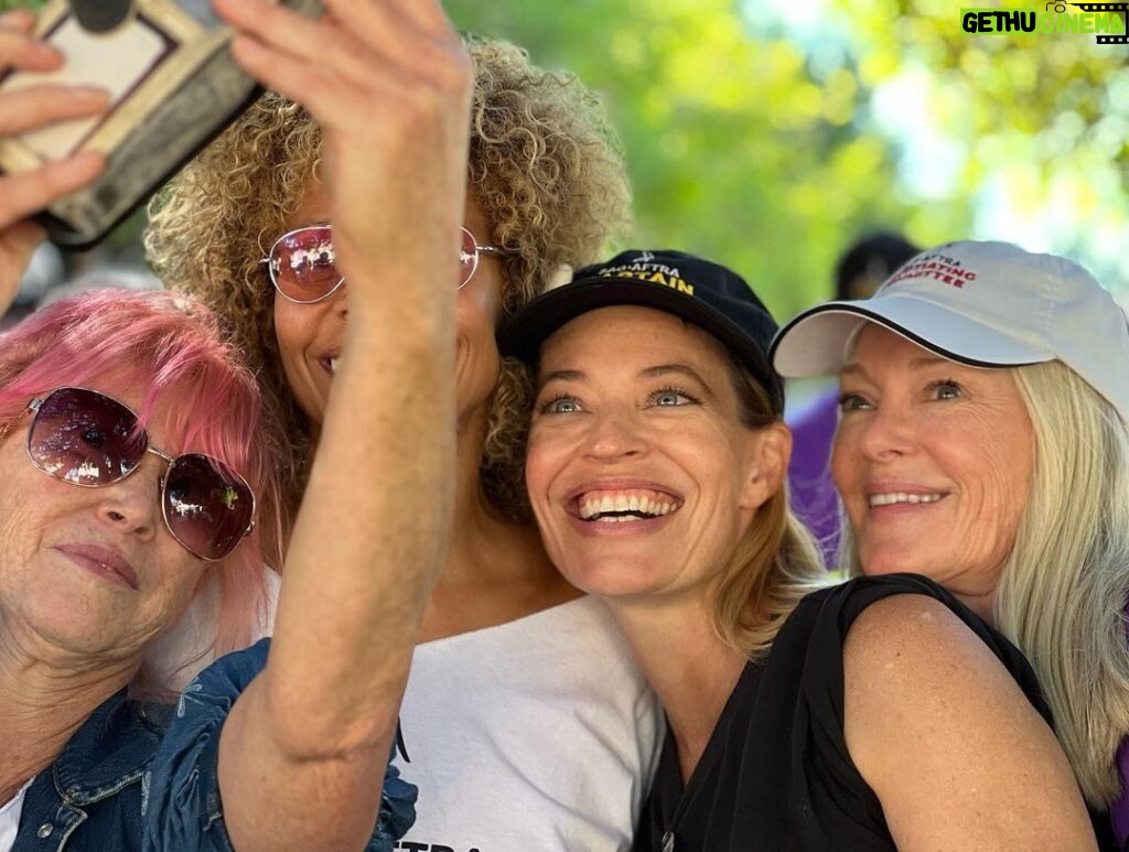 Jeri Ryan Instagram - They asked us to show up and we SHOWED UP!!!! What a beautiful energy and incredible solidarity on the line today!! We were so lucky to have some of our NegCom members here to inspire us and share in the love. Let’s KEEP SHOWING UP and keep this passion and this enthusiasm and this commitment until the studios decide to do the right thing! One day longer. One day stronger. AS LONG AS IT TAKES. ✊🏼✊🏼✊🏼