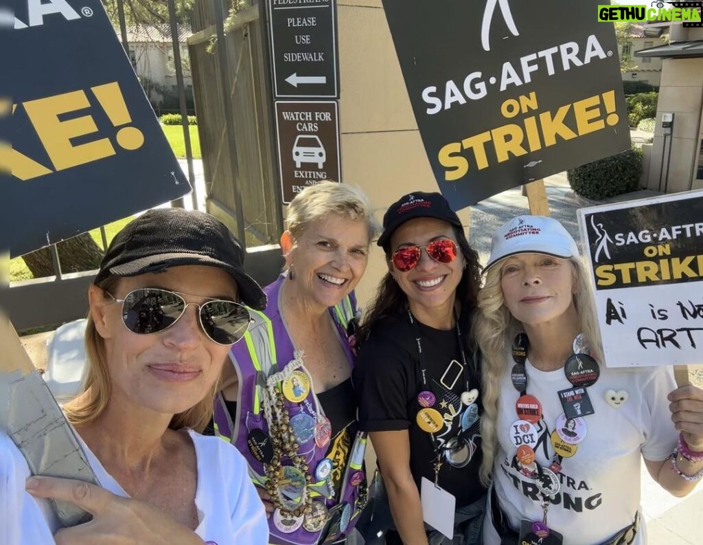 Jeri Ryan Instagram - Day 112 with these NegCom rockstars and incredible Captains. Standing strong! One day longer. One day stronger, AS LONG AS IT TAKES. ✊🏼 @sagaftra #sagaftrastrong #sagaftrastrike #power2performers