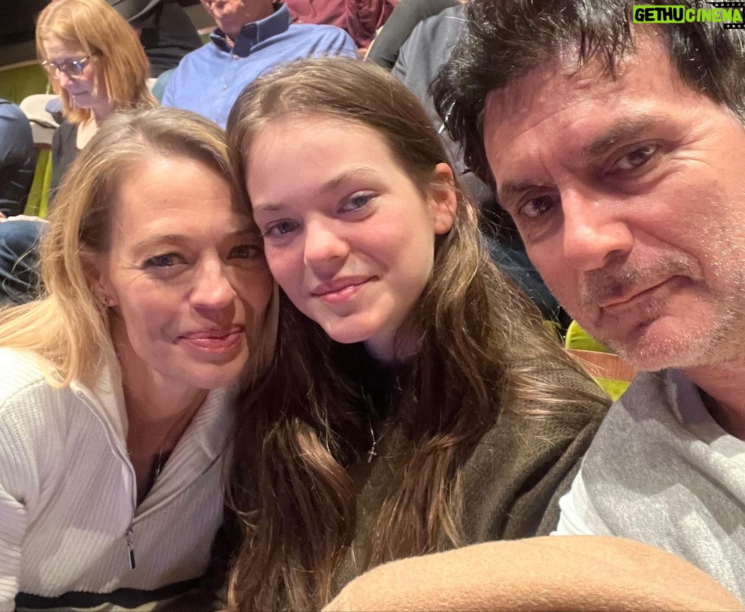 Jeri Ryan Instagram - My Pea and I enjoyed the show so much last week we had to go back and bring @chefeme with us. 😋 @alexedelman , you are a damn delight! If you’re in LA, do yourself a favor and don’t miss this show! @justforusshow @ctgla Mark Taper Forum