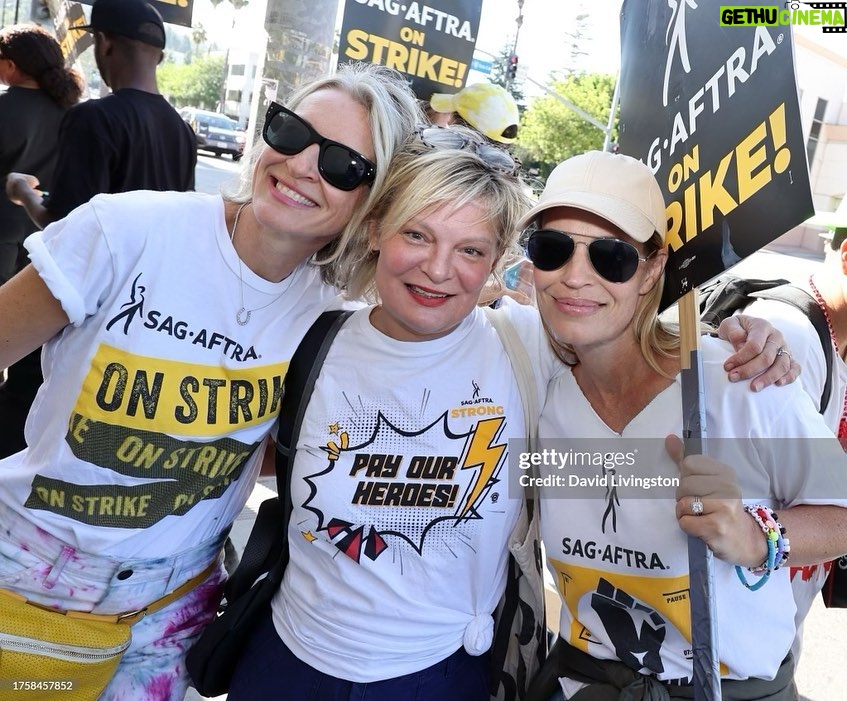 Jeri Ryan Instagram - Love the solidarity on the WB picket line with this glorious @sagaftra family! ✊🏼 Keep coming out and SHOWING UP — EVERY DAY until we get the deal we need and deserve! We didn’t come this far to only come this far. Stand strong. They need us. One day longer. One day stronger. As long as it takes. ✊🏼 #sagaftrastrong #sagaftrastrike #power2performers
