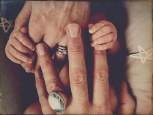 Jes Macallan Instagram - And here’s THREE!!!! He’s here… and I have no words. My heart has left my body. I love you forever @mrnicbishop 

#andthentherewerefive #blendedfamily
