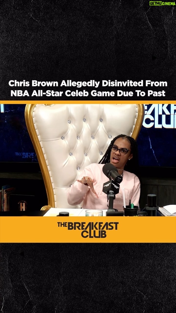 Jess Hilarious Instagram - 🗣️Y’ALL!! Why this man @cthagod really tryna act like me don’t know what’s goin??? Is Chris really targeting himself or is he being played wit? LET’S DISCUSS BELOW👇🏾 #jesshilarious TAG A FRIEND New York, New York
