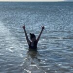 Jess Impiazzi Instagram - We did it! Freezing morning sea swimming! Yes we’re nuts but it felt bloody good! 😂🌊 just next time I’ll be getting Scoober shoes! My toes are about to fall off 😂🥶 @teagan_slatter 🌊🥶🌊 #soulsunday