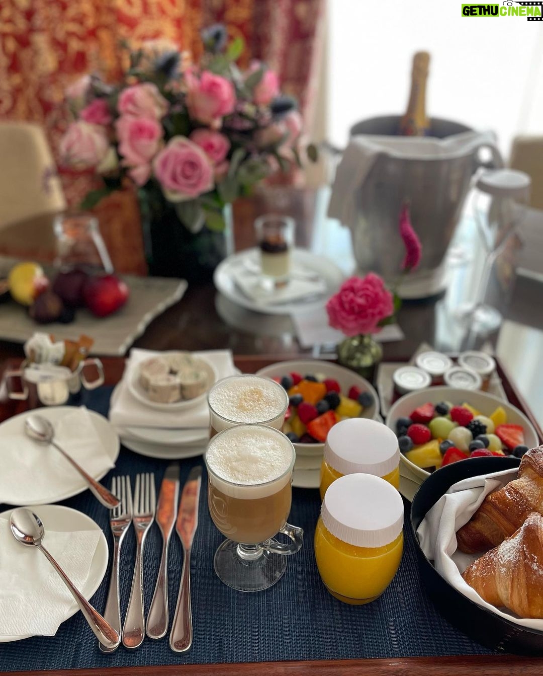 Jess Impiazzi Instagram - Had the most wonderful stay @dukeslondon last night π a truly beautiful hotel capturing the real spirit of London and the most attentive wonderful staff ππthank you for having us π DUKES London