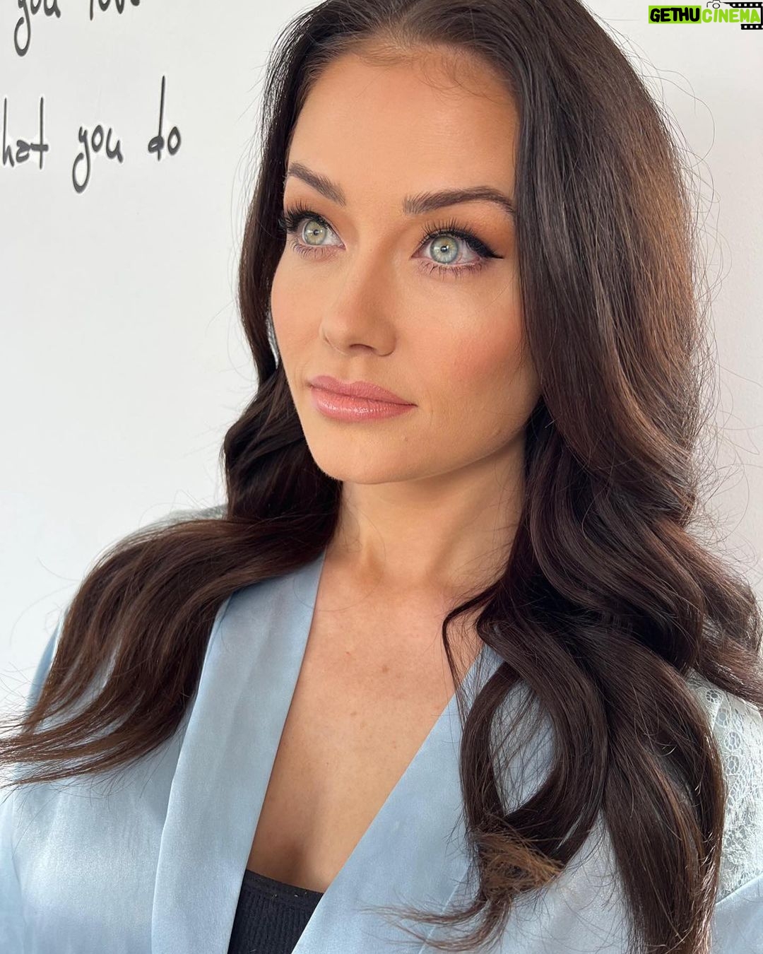 Jess Impiazzi Instagram - 🥰 had a great photoshoot for @bevhillsglobal earlier this week with the fabulous @annafowlerphotog and @sophienicolemakeup 🥰📸 #skincare #mascara #killerlashes