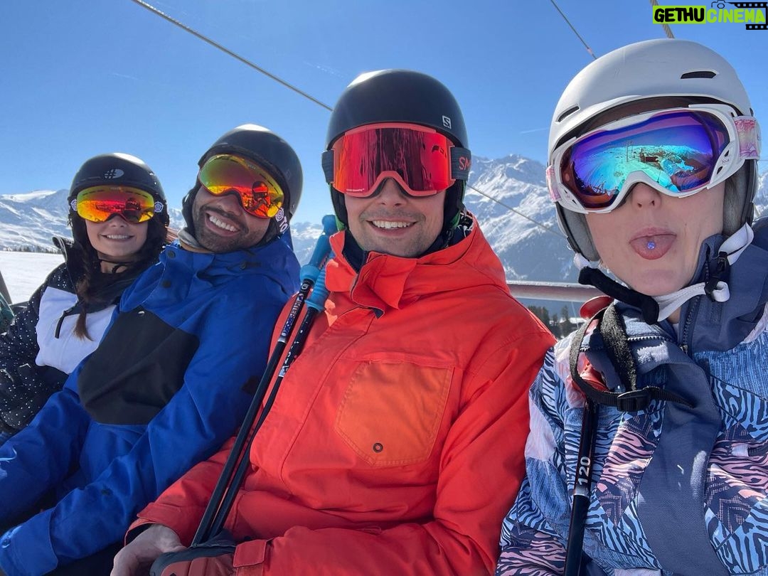 Jess Impiazzi Instagram - Today it’s my 34th birthday 🥳 and I’m spending it up the ski slopes with some of my most faves 🥰⛷️ La Rosière - Espace San Bernardo