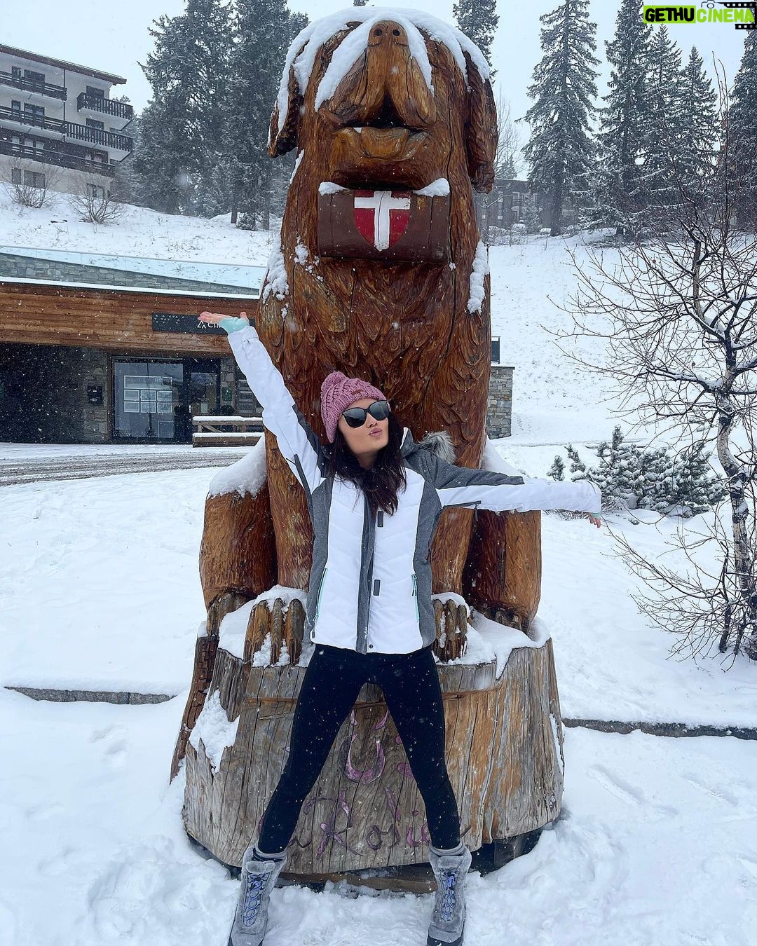Jess Impiazzi Instagram - ITS A SNOW DAY!!!⛷️❄️⛄️ La Rosière - Espace San Bernardo