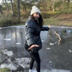 Jess Impiazzi Instagram - Before getting back to business 🎥 I’m exploring all the lovely walks around my area ❄️ Nothing quite as wonderful as getting lost and connecting back to nature! 🌍 🍂 the world really is a beautiful place! We just have to make sure we notice it 🌍🍂🍃❄️ P.s this is just a frozen puddle- walking on ice lakes etc is a serious danger ⚠️ Devil's Punch Bowl