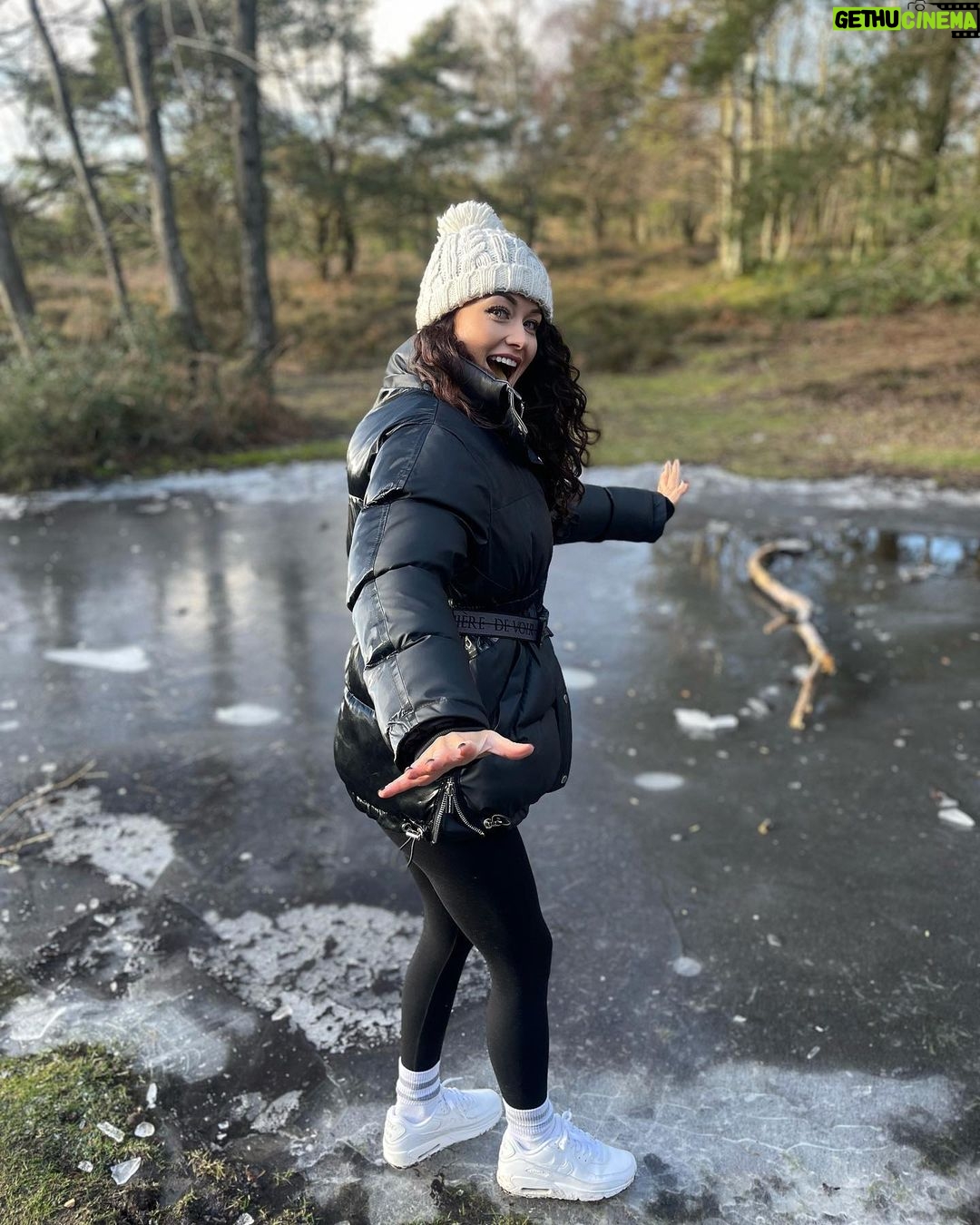 Jess Impiazzi Instagram - Before getting back to business š„ Iām exploring all the lovely walks around my area āļø Nothing quite as wonderful as getting lost and connecting back to nature! š š the world really is a beautiful place! We just have to make sure we notice it šššāļø P.s this is just a frozen puddle- walking on ice lakes etc is a serious danger ā ļø Devil's Punch Bowl