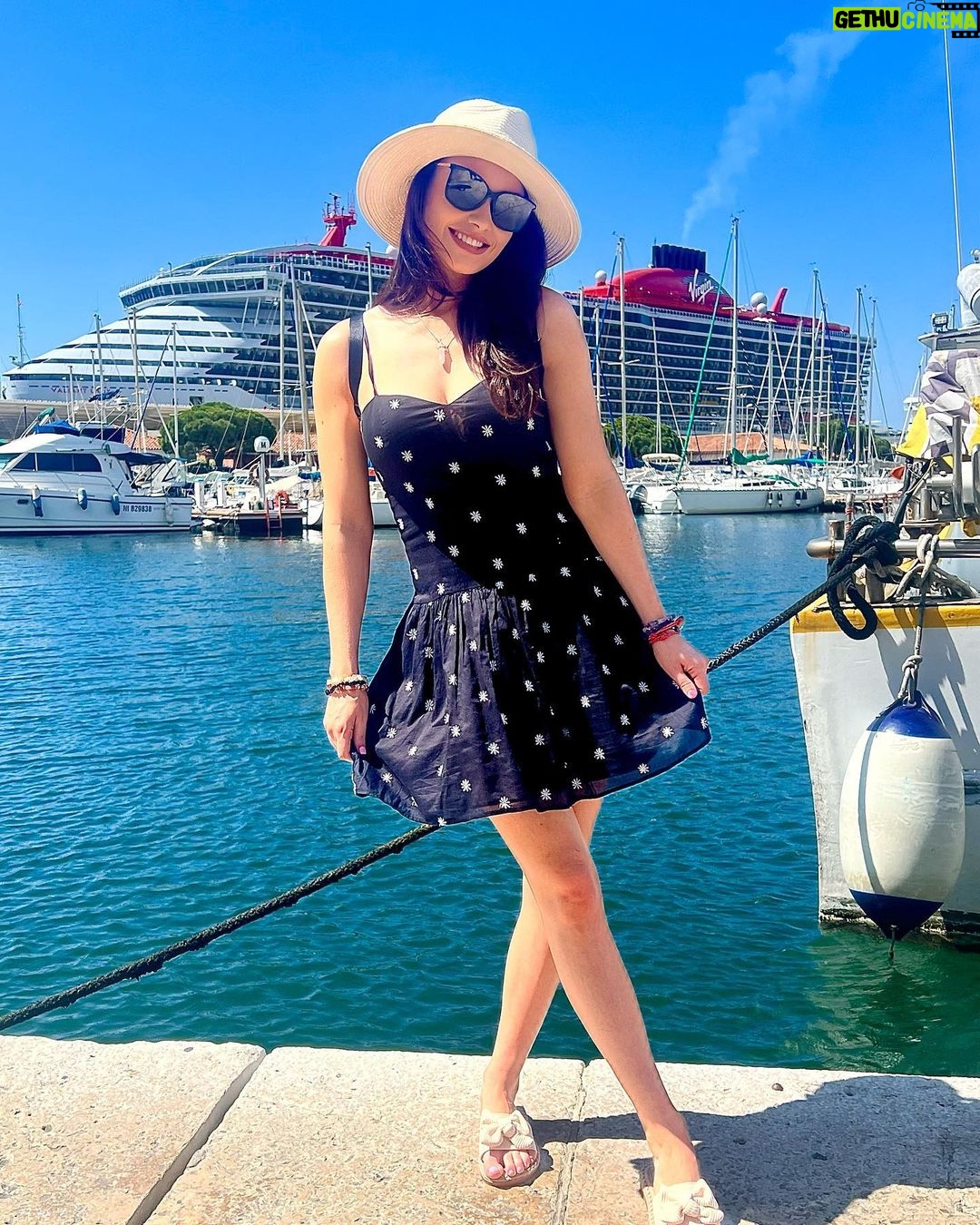 Jess Impiazzi Instagram - A little glimpse of the last two days โ๏ธ - Barcelona ๐ฅ๏ธ-๐ซ๐ทFrance ๐-๐ฅ๏ธ๐๐ฎ๐นItaly Travelling around the Mediterranean on @virginvoyages ๐ฅฐ๐๐ฌ๐ @trendingtravel ๐