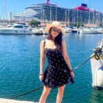 Jess Impiazzi Instagram – A little glimpse of the last two days
✈️ – Barcelona 🛥️-🇫🇷France 🌊-🛥️🌊🇮🇹Italy 

Travelling around the Mediterranean on @virginvoyages 🥰🌊🐬🐠

@trendingtravel 💖
