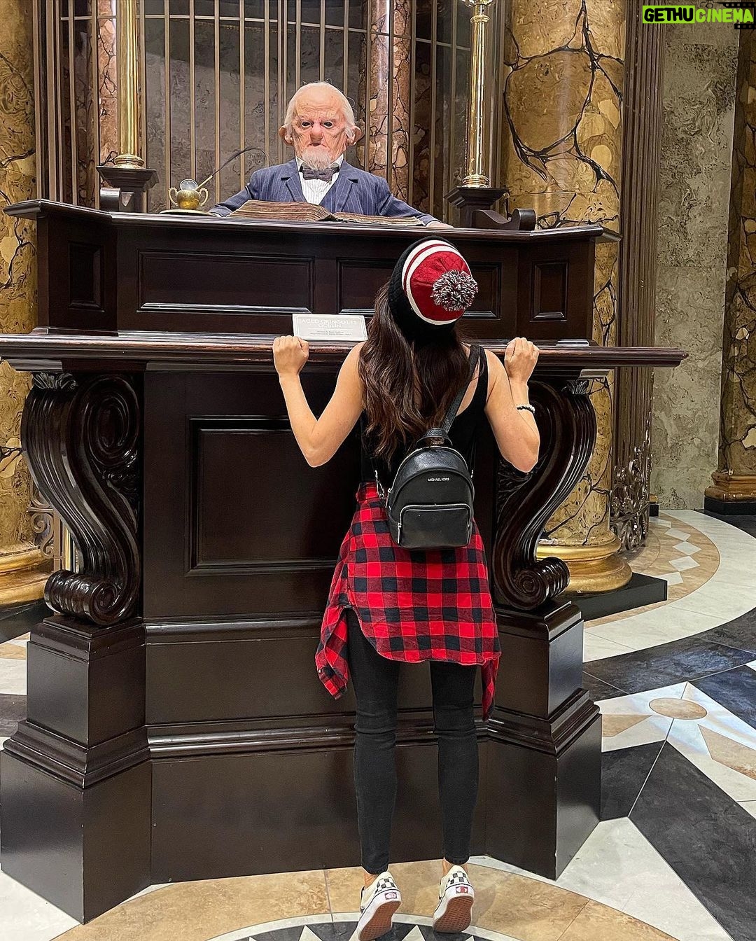Jess Impiazzi Instagram - Happy international Harry Potter day! 🧙🏻♀️✨🦉✨👓✨🪄✨🔮 #harrypotter #internationalharrypotterday Warner Bros. Studio Tour London