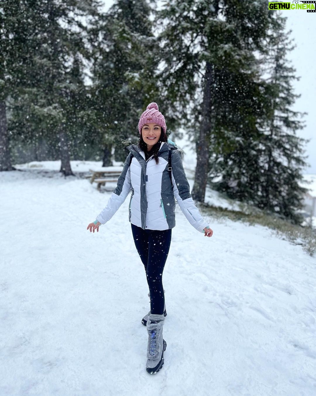 Jess Impiazzi Instagram - The last of my ski trip photo dump! It’s been a funny old start to the year personally with a few different things, almost like I’ve been keeping my head just above the water, but one thing I’ve learnt throughout life is the hard times don’t last! So when you’re in the eye of the storm keep powering through! Needed this time out more than I knew! I’m coming back totally refreshed and ready to go! And thank you to my best friends @alexvirley @mrelk91 and A big shout out to @tog24official for kitting me out because otherwise I’d have probably turned up in a pair of joggers and hoped for the best! I also learned that skiing as a beginner is scary as shit but if you go to apres ski have a few to many bevs 🥂 you suddenly turn into Eddie the eagle! (See last video ⛷️⛷️⛷️🤦🏻♀️❄️🏔️❄️) La Rosière - Espace San Bernardo