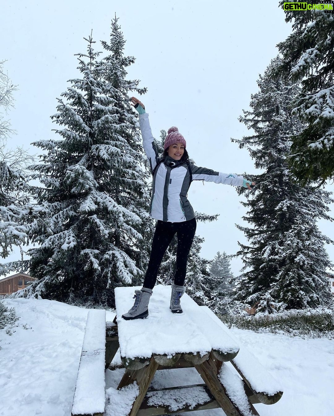 Jess Impiazzi Instagram - The last of my ski trip photo dump! It’s been a funny old start to the year personally with a few different things, almost like I’ve been keeping my head just above the water, but one thing I’ve learnt throughout life is the hard times don’t last! So when you’re in the eye of the storm keep powering through! Needed this time out more than I knew! I’m coming back totally refreshed and ready to go! And thank you to my best friends @alexvirley @mrelk91 and A big shout out to @tog24official for kitting me out because otherwise I’d have probably turned up in a pair of joggers and hoped for the best! I also learned that skiing as a beginner is scary as shit but if you go to apres ski have a few to many bevs 🥂 you suddenly turn into Eddie the eagle! (See last video ⛷️⛷️⛷️🤦🏻♀️❄️🏔️❄️) La Rosière - Espace San Bernardo