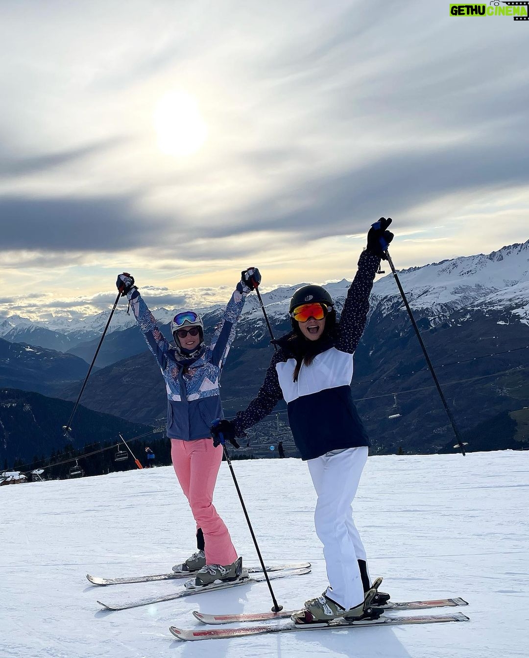 Jess Impiazzi Instagram - The last of my ski trip photo dump! It’s been a funny old start to the year personally with a few different things, almost like I’ve been keeping my head just above the water, but one thing I’ve learnt throughout life is the hard times don’t last! So when you’re in the eye of the storm keep powering through! Needed this time out more than I knew! I’m coming back totally refreshed and ready to go! And thank you to my best friends @alexvirley @mrelk91 and A big shout out to @tog24official for kitting me out because otherwise I’d have probably turned up in a pair of joggers and hoped for the best! I also learned that skiing as a beginner is scary as shit but if you go to apres ski have a few to many bevs 🥂 you suddenly turn into Eddie the eagle! (See last video ⛷️⛷️⛷️🤦🏻♀️❄️🏔️❄️) La Rosière - Espace San Bernardo