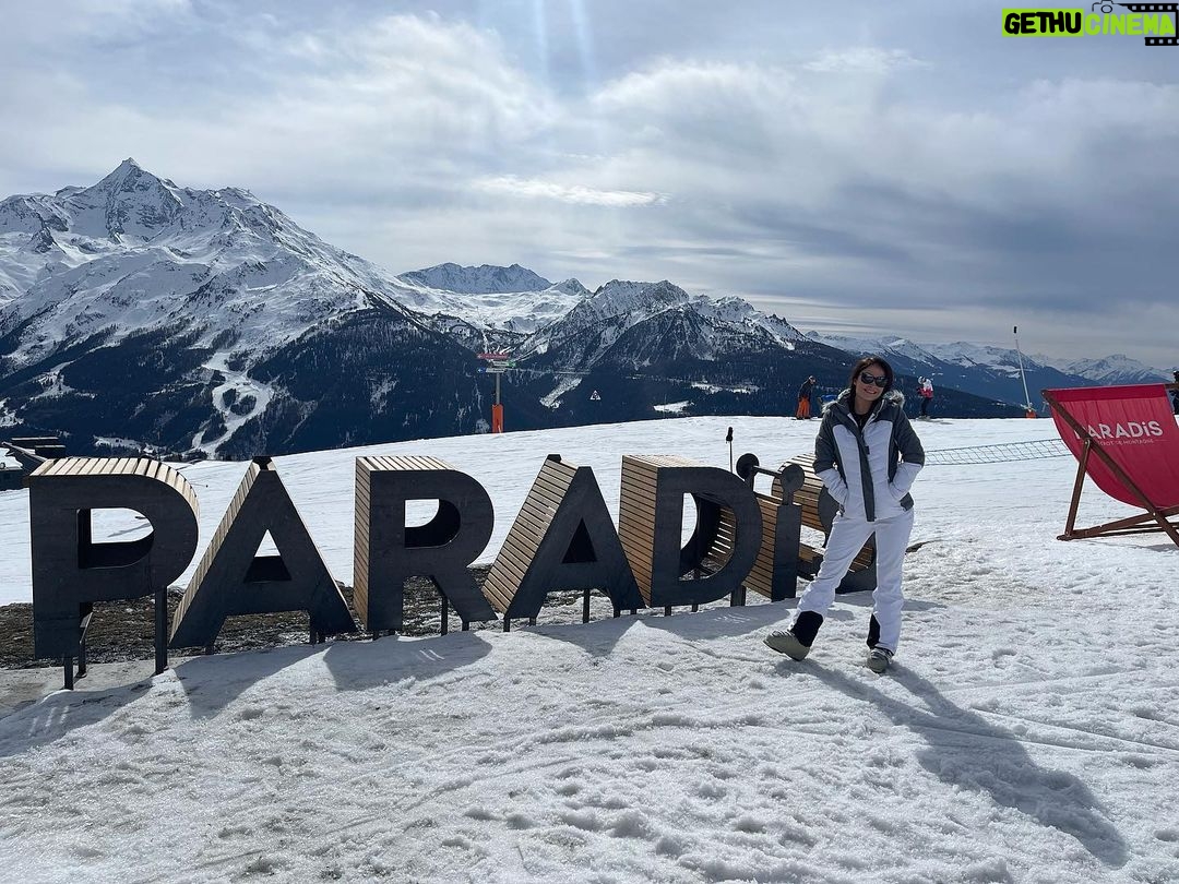 Jess Impiazzi Instagram - Successful day building confidence out on the green slopes 🏔️⛷️ After my embarrassing antics yesterday of a melt down and sliding down the mountain on my backside I’m very happy 😃 😂🤦🏻♀️⛷️🏔️ La Rosière - Espace San Bernardo