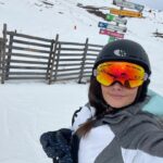 Jess Impiazzi Instagram - Successful day building confidence out on the green slopes 🏔️⛷️ After my embarrassing antics yesterday of a melt down and sliding down the mountain on my backside I’m very happy 😃 😂🤦🏻‍♀️⛷️🏔️ La Rosière - Espace San Bernardo