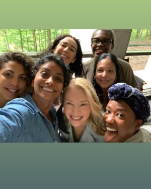 Jess Salgueiro Instagram - 🍯🧚🏻‍♀️♥️ @y_fxonhulu 
Thank you so much for this gift of a family and this gift of a story @elizaaclarkw 👑 
This is a real damn special one. 
You can watch it on @hulu in the 🇺🇸 and @disneyplus starting next week everywhere else 🌍