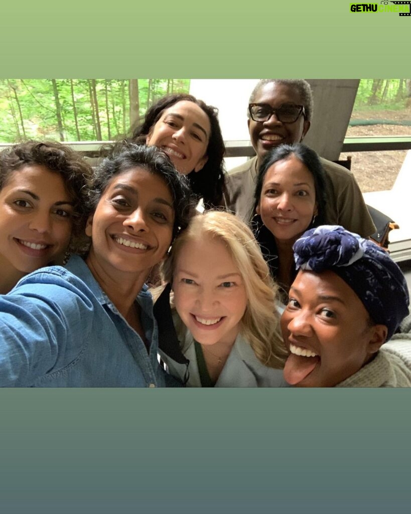 Jess Salgueiro Instagram - 🍯🧚🏻‍♀️♥️ @y_fxonhulu Thank you so much for this gift of a family and this gift of a story @elizaaclarkw 👑 This is a real damn special one. You can watch it on @hulu in the 🇺🇸 and @disneyplus starting next week everywhere else 🌍 My Dreams