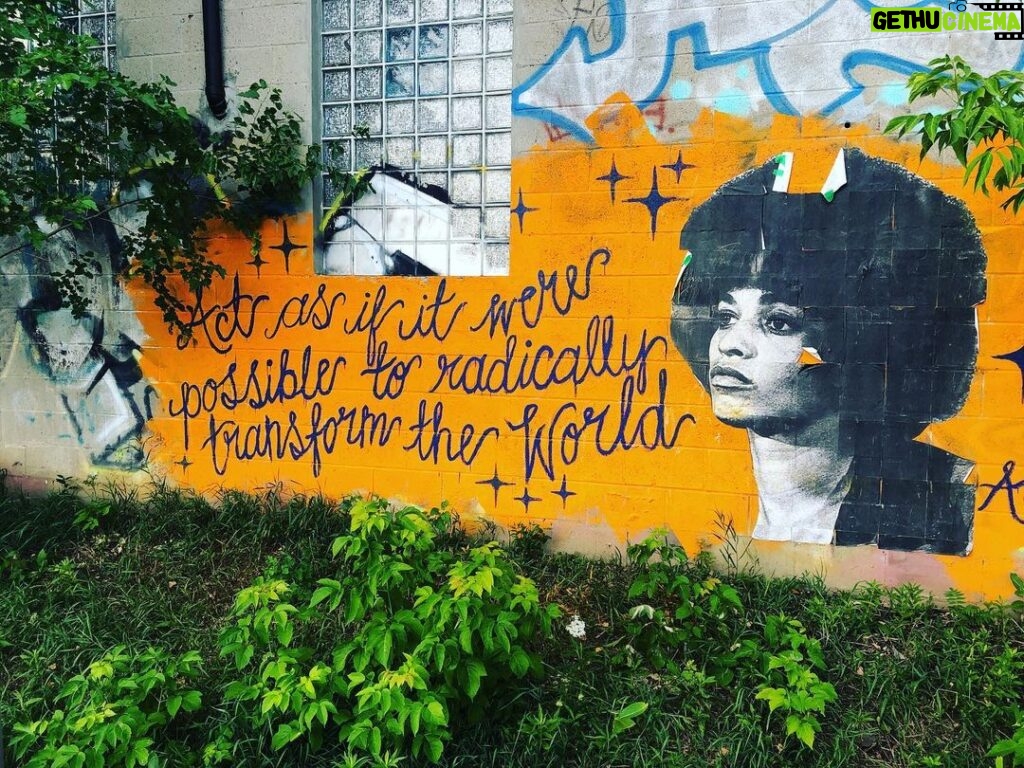 Jess Salgueiro Instagram - “And you have to do it all the time.” Angela Davis and Toronto street art givin me life. Toronto, Ontario
