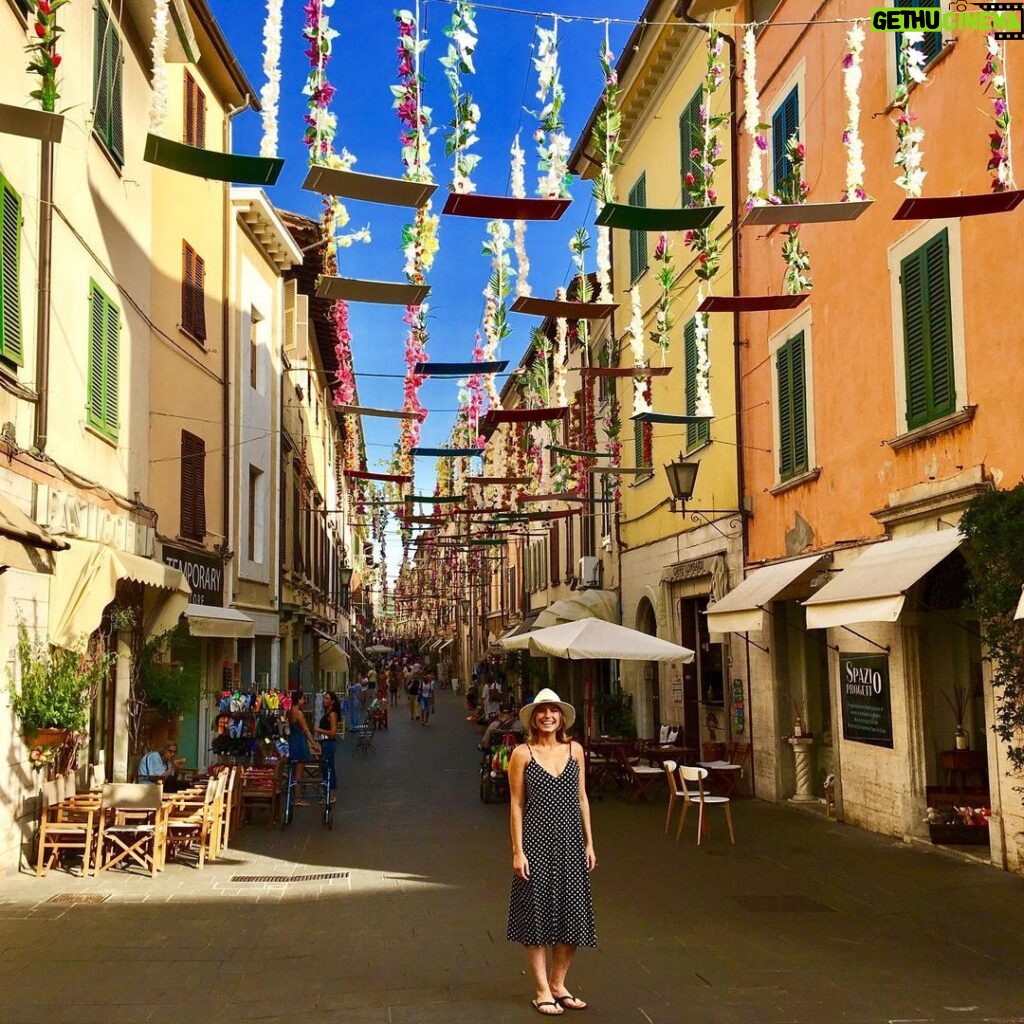 Jess Varley Instagram - Addio per ora 💕🇮🇹 Pietrasanta, Italy