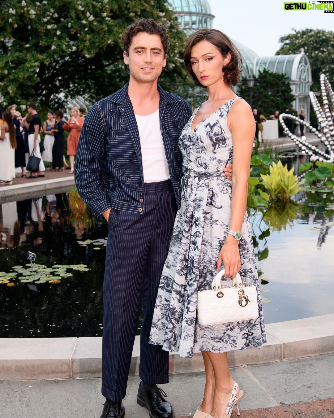 Jesse James Keitel Instagram - Meet me by the Lily Pool💋 ✨ thank you @dior for a truly beautiful evening! 🪷 hair: @geobrianhmu makeup: @ttulvemakeup hot date: @jdmartinhere @DiorBeauty #JadoreDior #FlowersAreGold hair: @geobrianhmu makeup: @ttulvemakeup hot date: @jdmartinhere Xoxox @jessprudente @yasbilge @staceygoschin ♥️ Brooklyn Botanic Garden