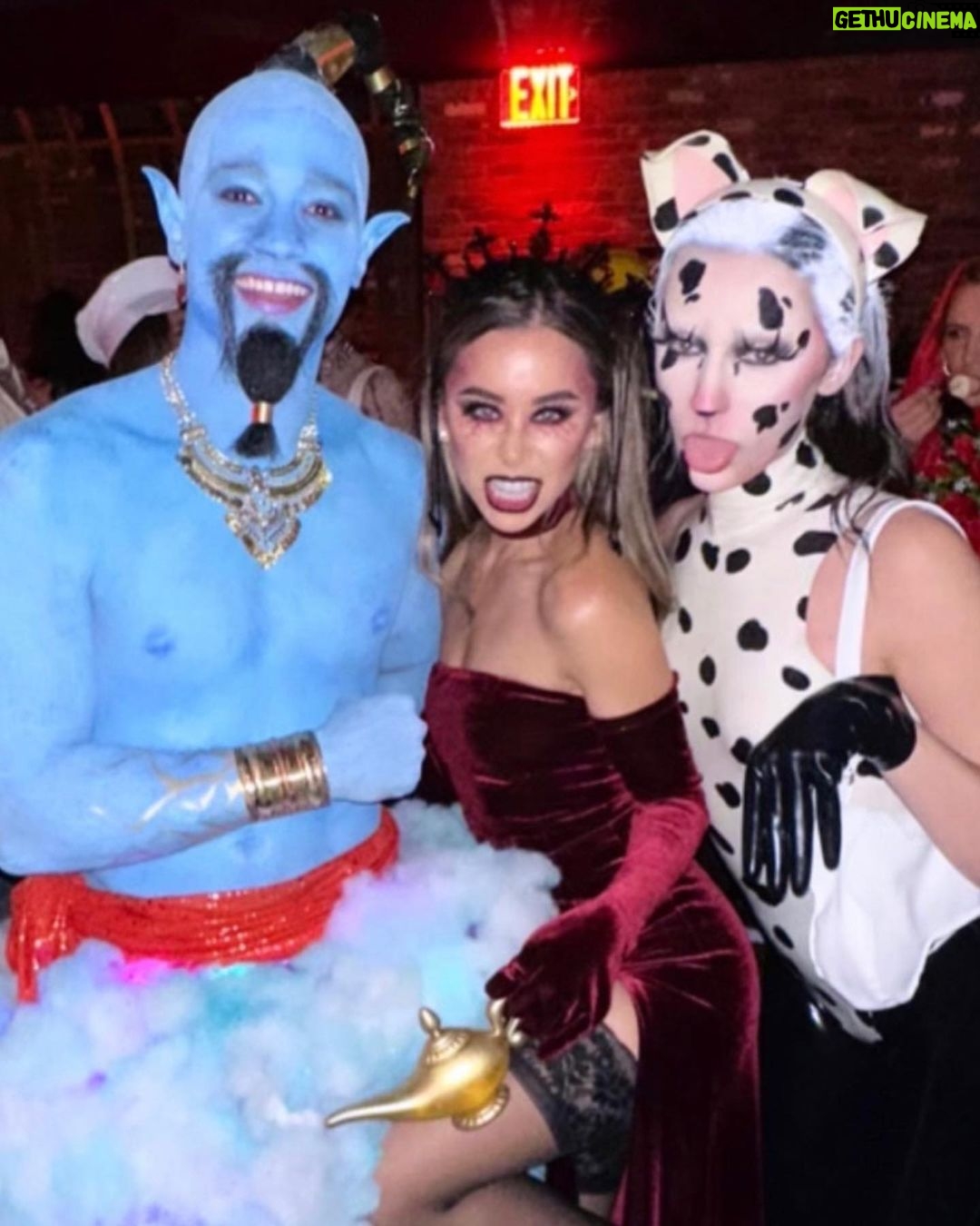 Jesse James Keitel Instagram - SPOTTED! Thank you for having me @heidiklum 🐾🦴🖤 extra spooky thank you to @itsmuffyqueen for the incredible makeup and @vexclothing for turning this lady into a tramp ♥️ (and yes, the worm was insane lol) #HeidiKlumHalloween, #HeidiKlumHalloween2022 @sakenohananewyork @moxylowereastside @primevideo @nowscreamingpv @baileysus