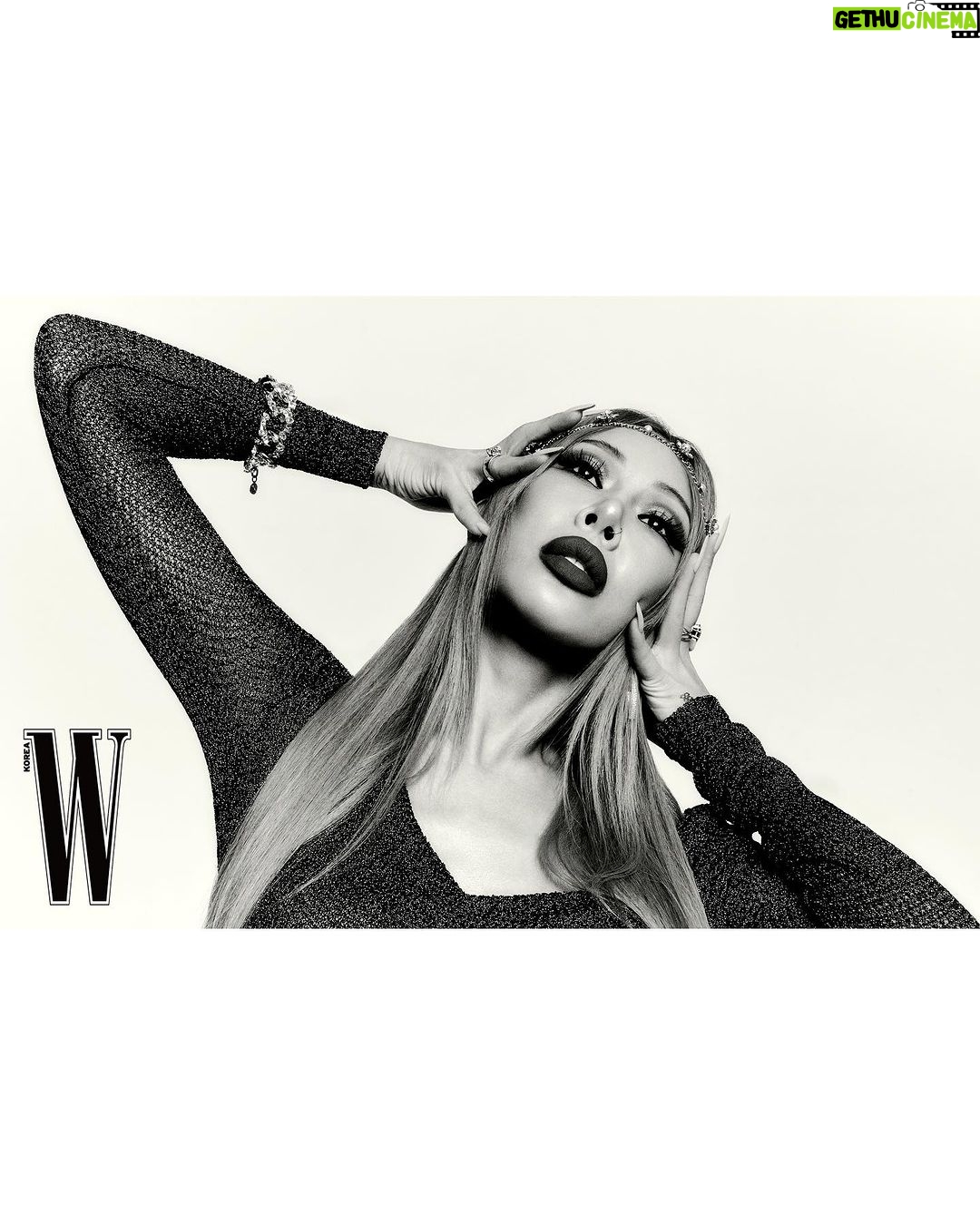 Jessi Instagram - Thank you for having me @wkorea 🖤🌹 #WKOREA - Please everyone stay healthy and happy. 🙏🏻 Hope you guys are enjoying #GUM 🖤 Keep on dancing to take ya stress away!! If you haven’t checked out the video LINK IN BIO❗️