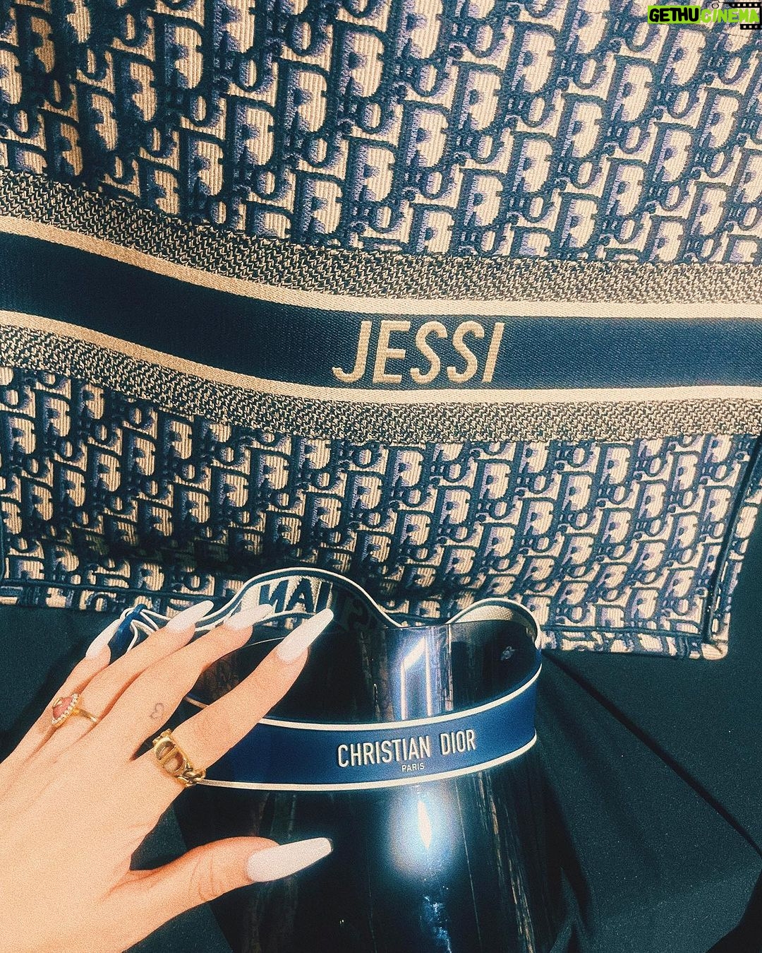 Jessi Instagram - When it comes to thirstβ¦ Put me first ππππππ¦π¦π¦ Have a safe weekend everyone!! β€οΈβ€οΈ