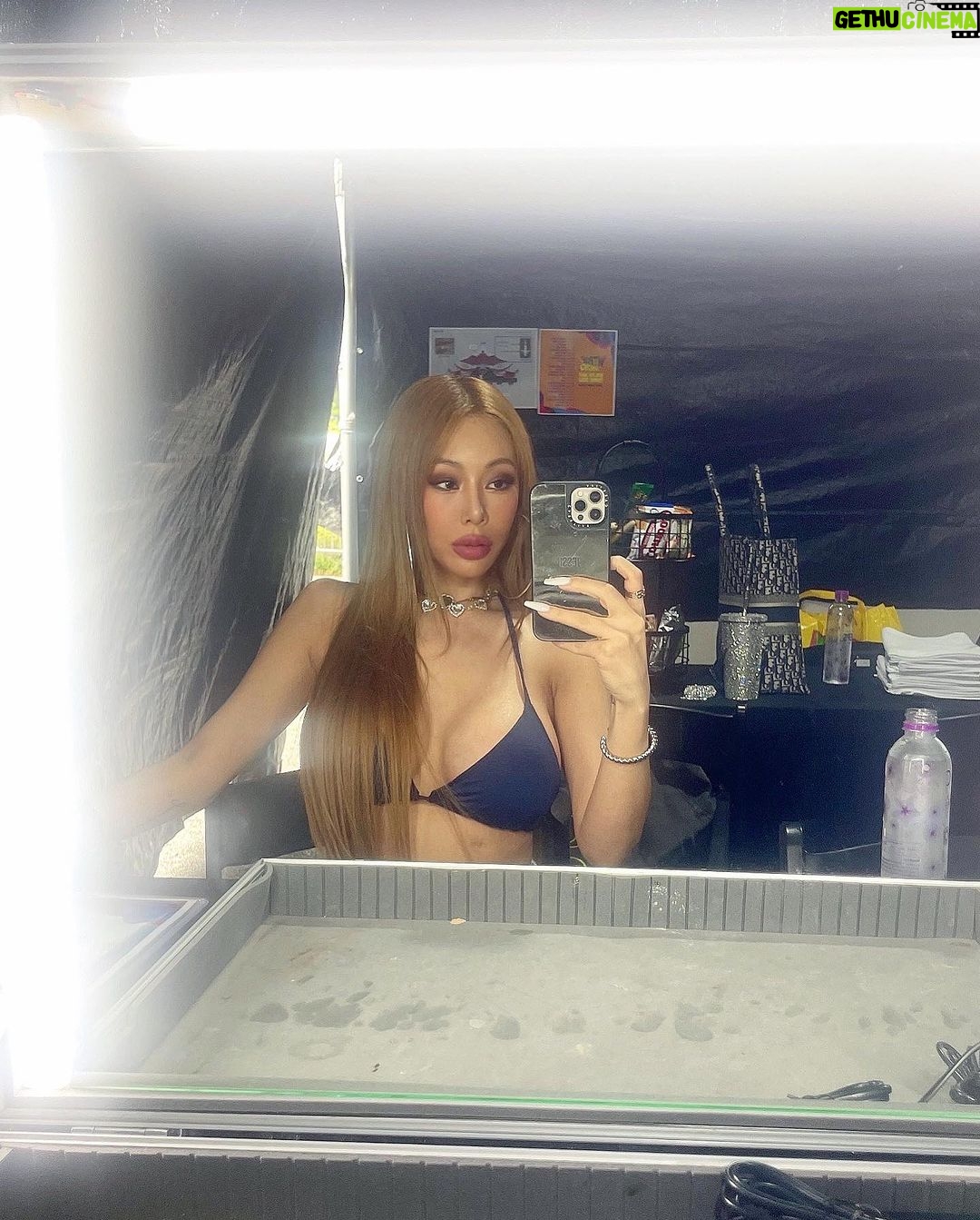 Jessi Instagram - When it comes to thirstβ¦ Put me first ππππππ¦π¦π¦ Have a safe weekend everyone!! β€οΈβ€οΈ