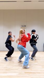 Jessi Instagram - When men POP that GUM!! The #watermelonsquad🍉 back!! #ifyouknowyouknow Love you guys!!! Forever my 동생s!! 1위 축하해!!!!! 👏🏻 @txt_bighit #GUMCHALLENGE #연준 #수빈 #TXT #제시 #JESSI