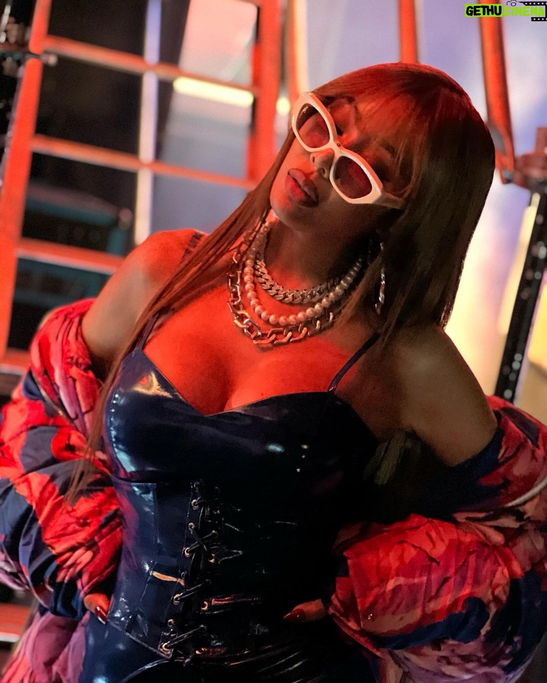 Jessi Instagram - Blue check ☑️☑️ OUT NOW!! 🔥🔥🔥 #SMTM11