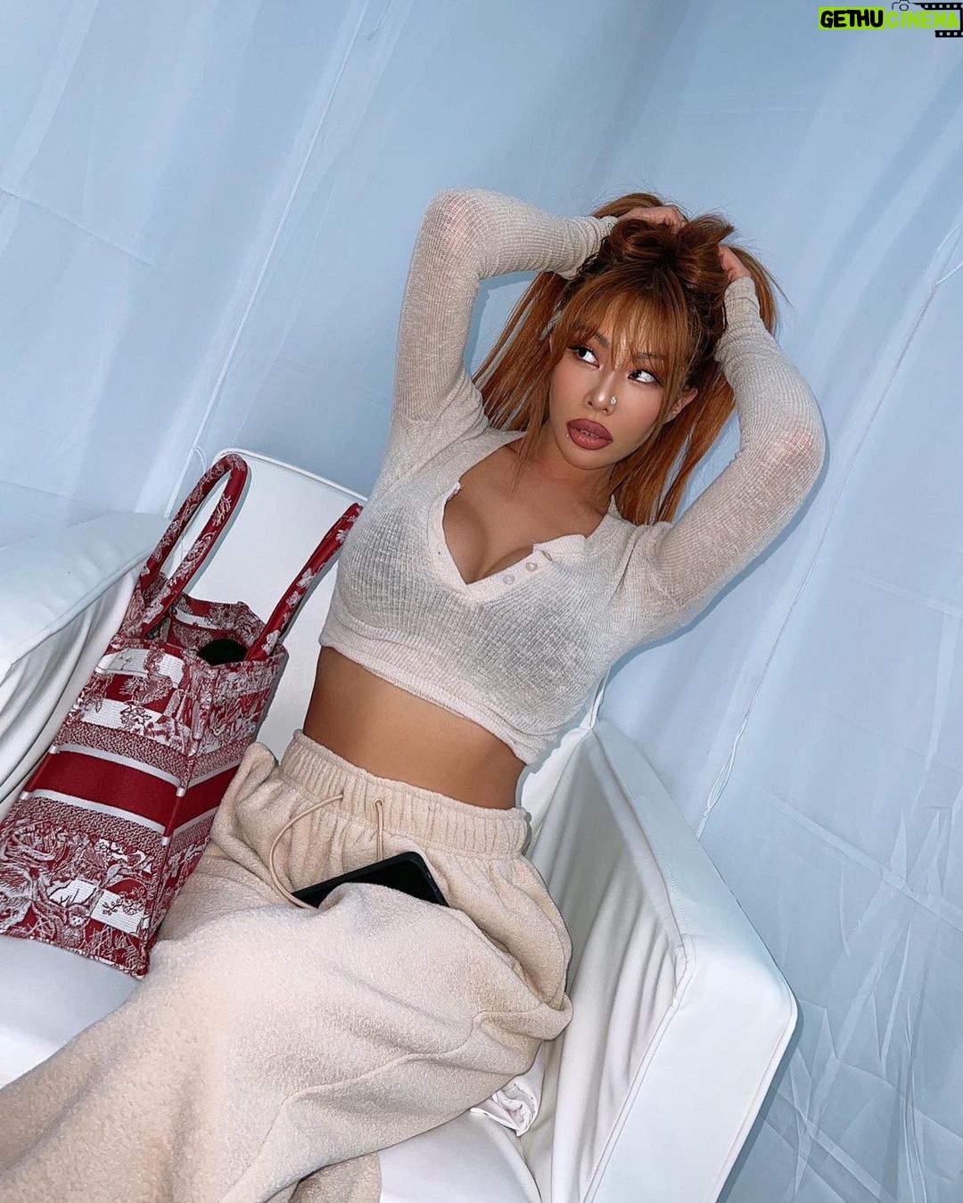 Jessi Instagram - Thank you for having me @88rising ❤️❤️🙏🏻🙏🏻 LOVE YOU MANILA!! ❤️ but ya’ll need to stop setting me up and teaching me bad words and telling me it means ‘i love you’ 😩😩 til we meet again… @hitcmanila Manila, Philippines