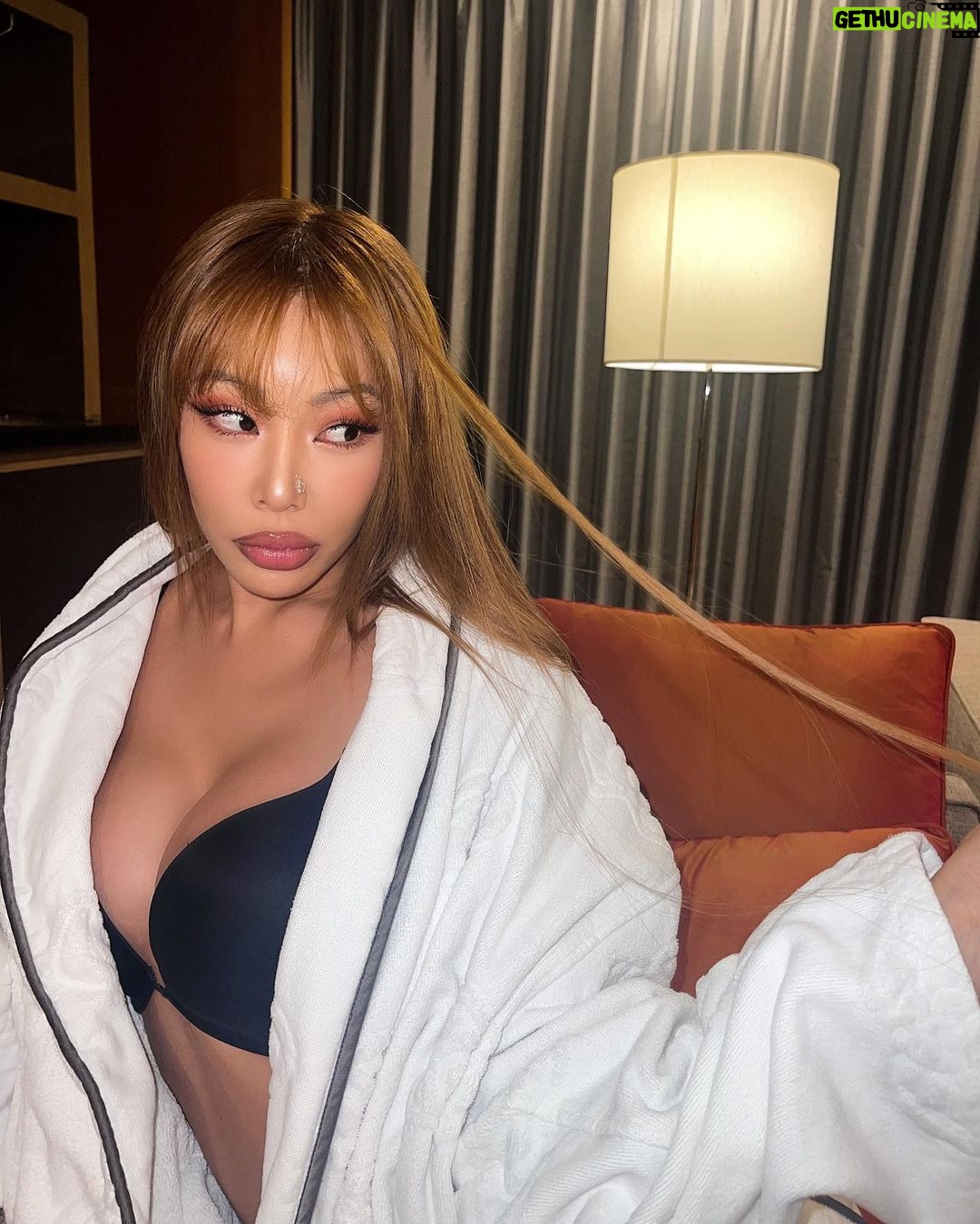 Jessi Instagram - #headintheclouds in Manila 🤍 Manila, Philippines