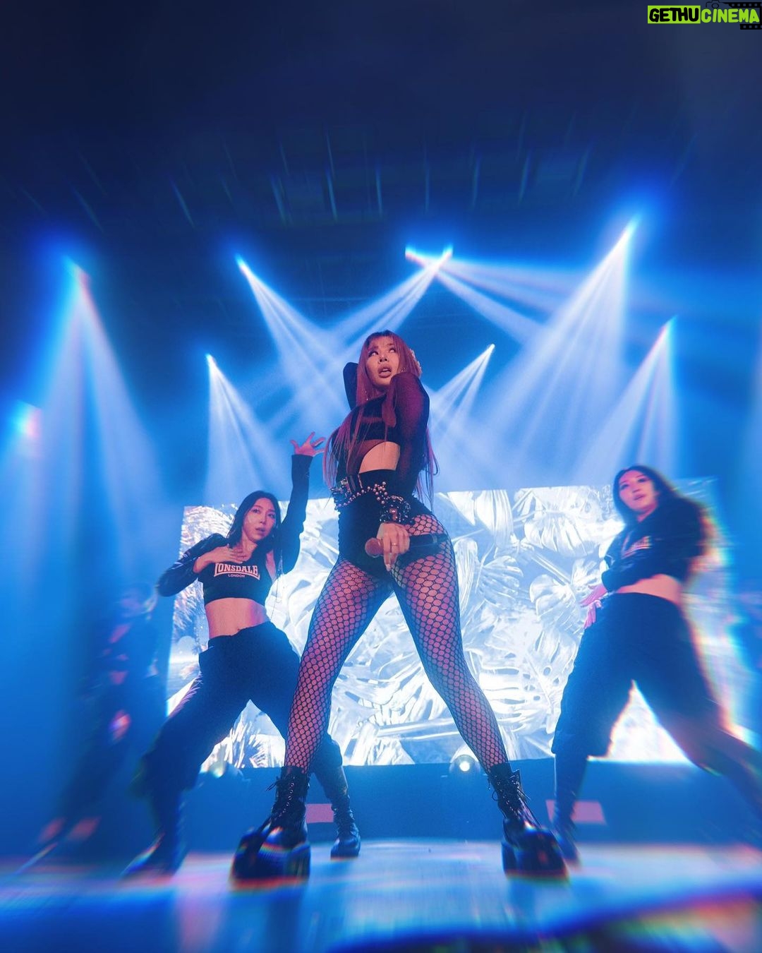 Jessi Instagram - Thank you Barcelona for this unforgettable night ❤️🇪🇸 Thank you for singing your lungs out with me!! Live your best fuckin life and don’t let anyone change who you are or what you believe in. 🙏🏻 THANK YOU AND LOVE YOU JEBBIES FOREVER!!!! TE AMO ❤️❤️ Barcelona, Spain