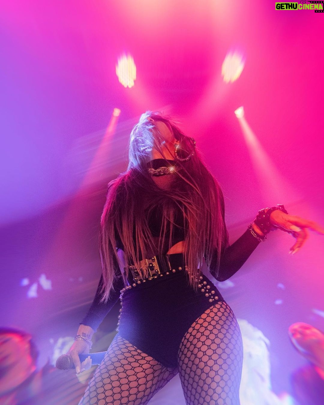 Jessi Instagram - Thank you Barcelona for this unforgettable night ❤️🇪🇸 Thank you for singing your lungs out with me!! Live your best fuckin life and don’t let anyone change who you are or what you believe in. 🙏🏻 THANK YOU AND LOVE YOU JEBBIES FOREVER!!!! TE AMO ❤️❤️ Barcelona, Spain