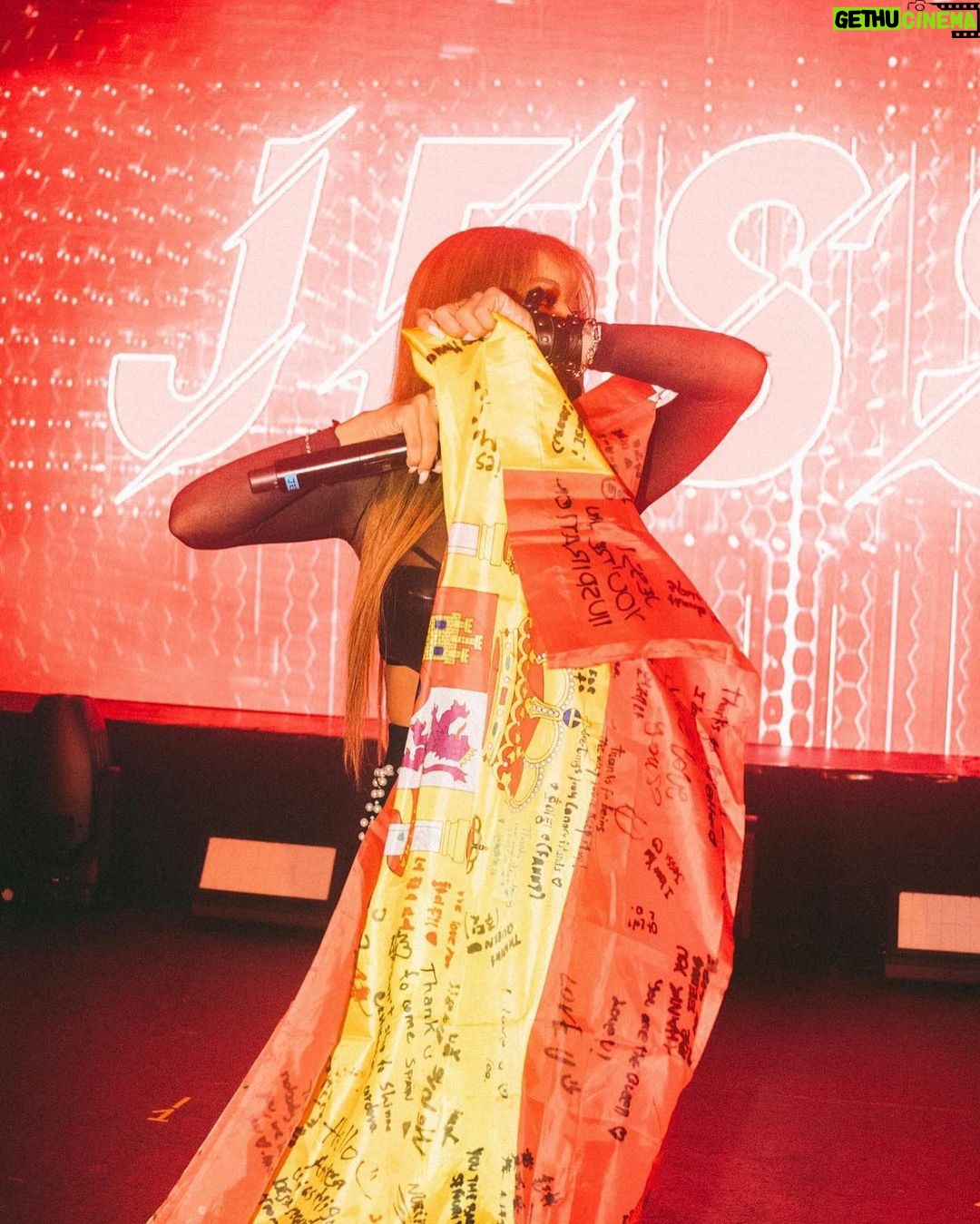 Jessi Instagram - Thank you Barcelona for this unforgettable night ❤️🇪🇸 Thank you for singing your lungs out with me!! Live your best fuckin life and don’t let anyone change who you are or what you believe in. 🙏🏻 THANK YOU AND LOVE YOU JEBBIES FOREVER!!!! TE AMO ❤️❤️ Barcelona, Spain