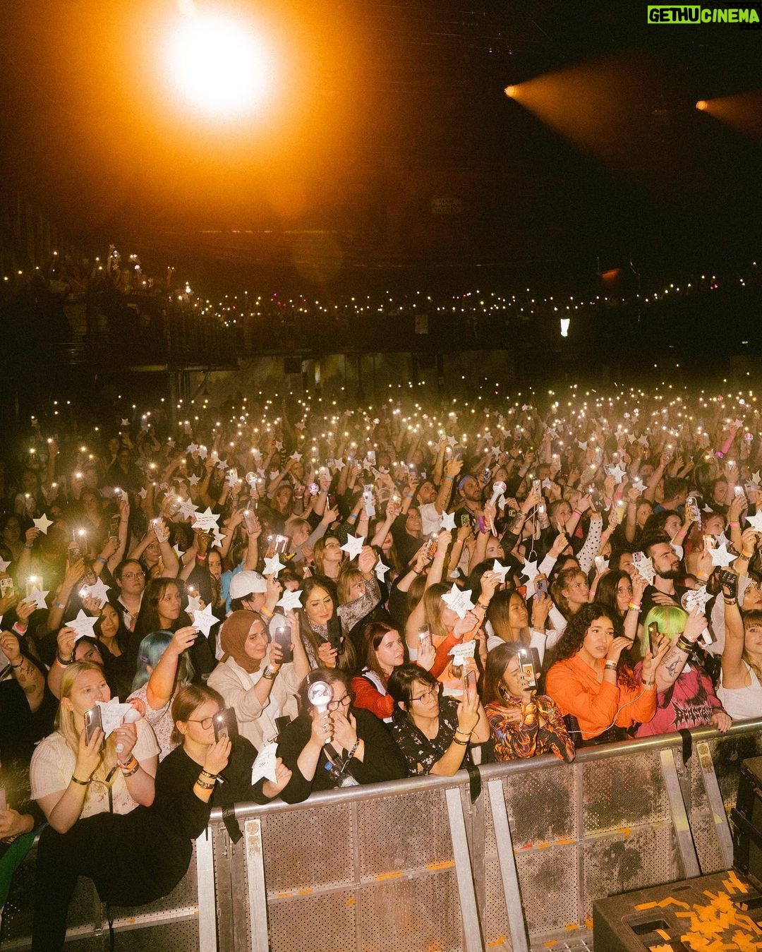 Jessi Instagram - THANK YOU and LOVE YOU OBERHAUSEN 🇩🇪❤️ YOU GUYS WERE TOO LIT 🔥🔥😭😭 Thank you @daebak_korea_de for taking care of me 🥺🥺❤️❤️ last stop… BARCELONA ❤️💪🏼 Oberhausen, Germany