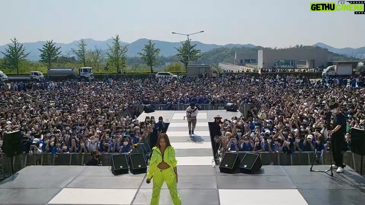 Jessi Instagram - My happy place 💛 너무 감사합니다… See you all soon 🙏🏻 #zoom #어떤X #coldblooded #nununana