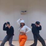 Jessi Instagram - When your lil bros try to take your spotlight… 🙄🙄❤️❤️ @txt_bighit #SOOBIN #YEONJUN #TXT #watermelonsquad🍉 #zoominzoomoutchallenge #zoomchallenge #zoomjessi