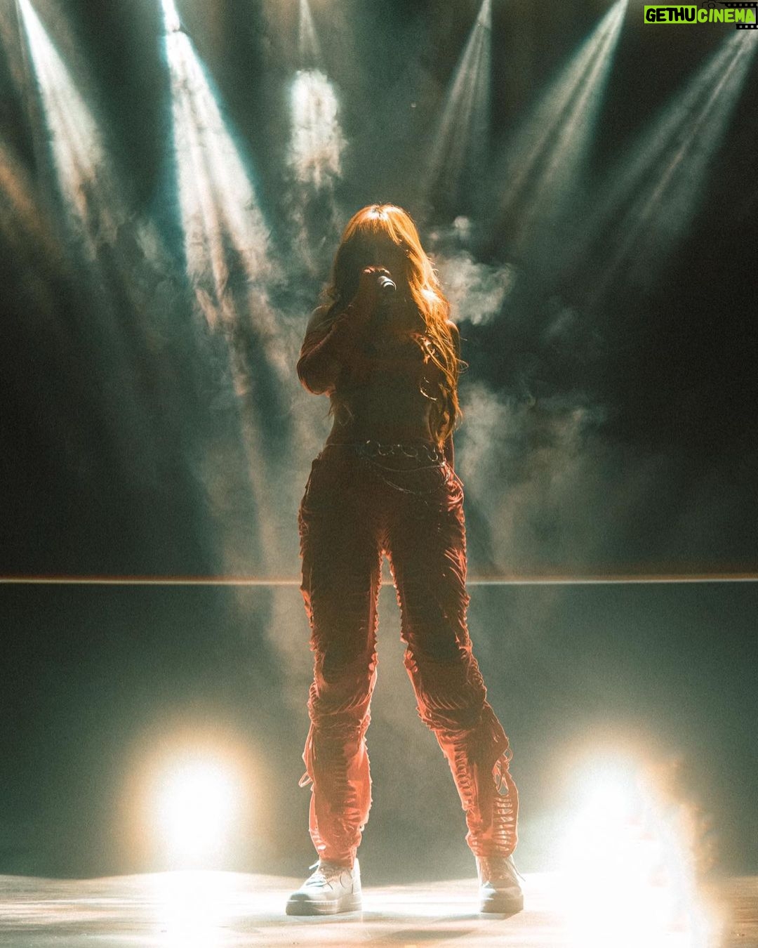Jessi Instagram - Thank you Jebbies for giving me strength to keep going ππ»ππ» Love you London π¬π§β€οΈ and a big shout out to @nickroyal for putting this outfit together last minute β€οΈππ» London, United Kingdom