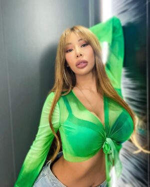 Jessi Instagram - Long time no selfie 💚 see you soon manila 💚