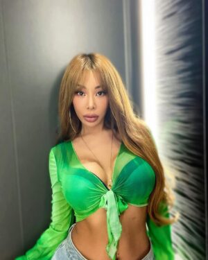 Jessi Instagram - Long time no selfie 💚 see you soon manila 💚