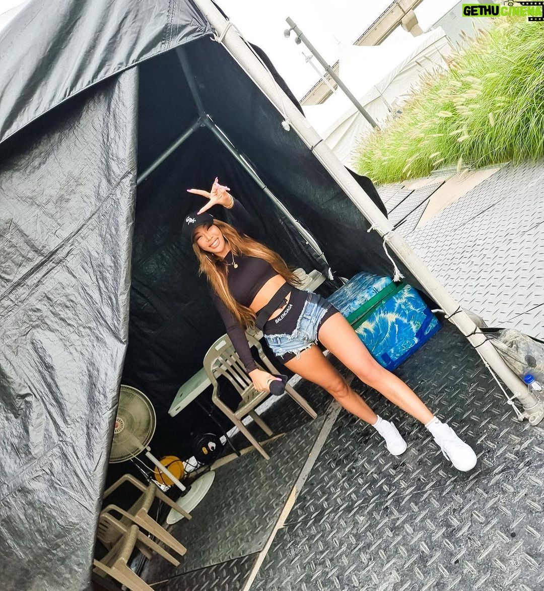 Jessi Instagram - Thank you waterbomb for having me at the wettest festivals in Korea… 🥵🥵 til next summer 🤍 (Hopefully my back is still okay by then) 😫 S/O to @gagjinbeom for being the cutest. Had to give wetboy a wet kiss today 😘 Please stay hydrated everyone!! love you all❤️