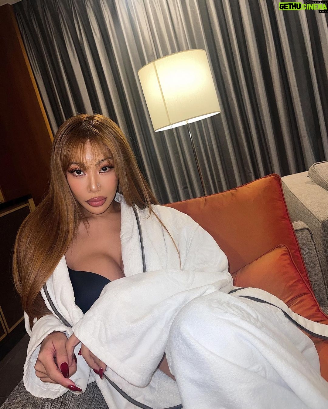 Jessi Instagram - #headintheclouds in Manila 🤍 Manila, Philippines