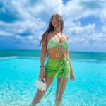Jessi Instagram - Vacay mode 💚🌴