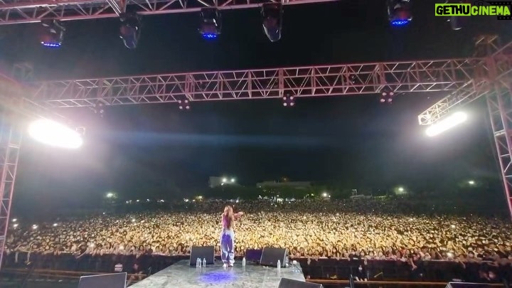 Jessi Instagram - You get a live show and some free lessons. This week I taught them how to sing with attitude 💁🏻♀️ Swipe to see the results. ❤️ Tonight was absolutely MAGICAL ✨✨